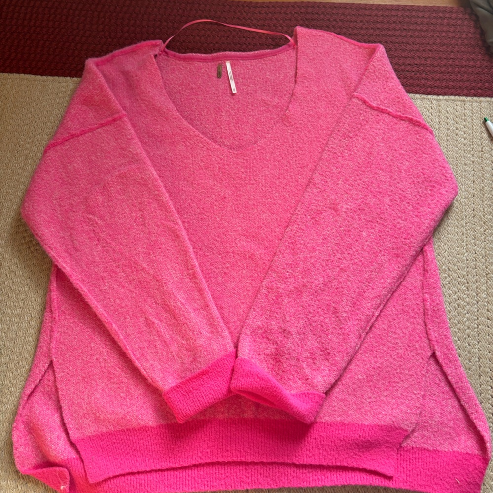 Free People Sweater Weather
Beach Stroller V-Neck Sweater
Oversized XS